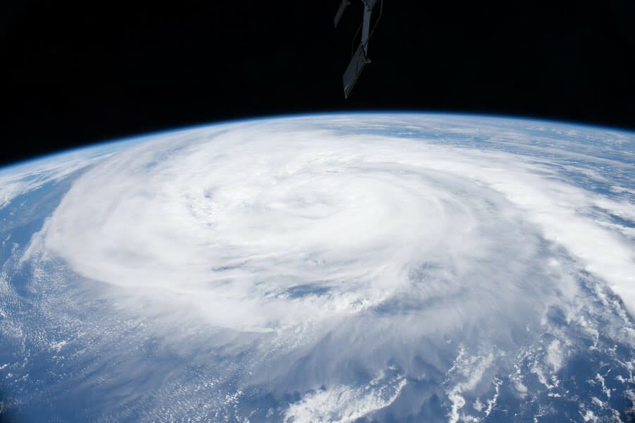 研究指出，隨著海洋溫度上升，熱帶風暴或颱風等極端天氣只會愈來愈嚴重。。（Photo by NASA Johnson on Flickr under C.C. License）