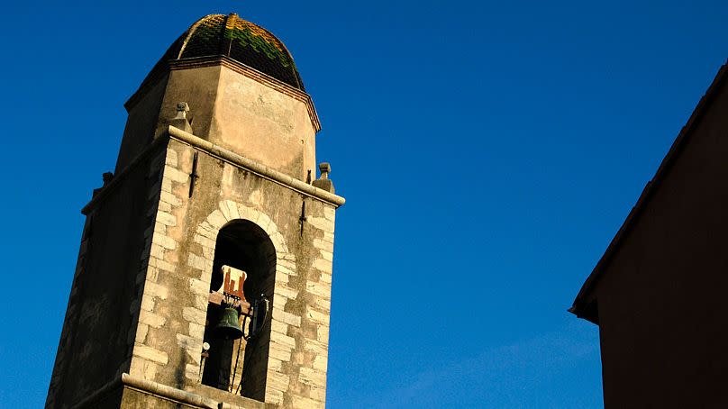 Campanario de la iglesia, St Tropez, Francia.