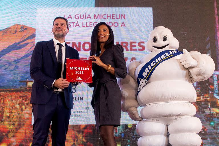 La Guía Michelin, una de las más prestigiosa del mundo en gastronomía, anunció que en su primera incursión en el país sus inspectores examinarán y recomendarán los restaurantes de calidad de la Ciudad de Buenos Aires y Mendoza, donde los elegidos se conocerán el 24 de noviembre, lo que convirtió a la Argentina en el primer país de habla hispana de Latinoamerica en ser incluido en la afamada nómina.