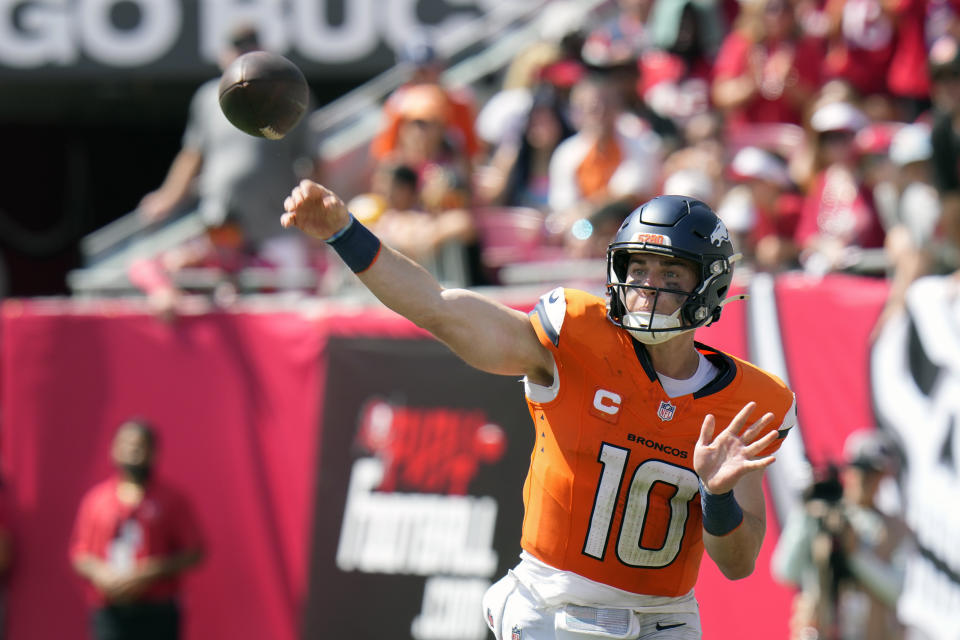 Denver Broncos quarterback Bo Nix (10) throws a pass during the second half of an NFL football game against the Tampa Bay Buccaneers, in Tampa, Fla. on Sunday, Sept. 22, 2024. (AP Photo/Chris O'Meara)