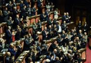 <p>Nonostante questo il 25% degli eletti fa comunque parte della politica come “professionista”:si tratta appunto di politici e amministratori locali. Questi ultimi sono stati eletti in massa dalla Lega Nord, facendo leva sul loro rapporto con il territorio. (LaPresse) </p>