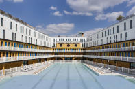 <p>Fondée en 1929, la piscine Molitor est une institution. Son architecture art déco en a fait un lieu mythique de Paris, idéal pour brûler les calories tout en profitant d’un décor unique. Cet établissement a également été rendu célèbre car il a été le premier à accueillir les femmes en Bikini après 1945 ! L’accès à la piscine Molitor est exclusivement réservé aux membres du « Club Molitor » et aux clients de l’hôtel. Néanmoins, si vous réservez un soin à « L’escale Molitor » au Spa by Clarins, un accès vous sera donné aux installations.</p><p><b>Piscine Molitor</b></p><p><b>Taille du bassin extérieur : 46 mètres</b></p><p><b>Taille du bassin couvert : 33 mètres</b></p><p><b>Avenue de la Porte-Molitor, 75016 Paris</b></p><p><b>Plus d’infos sur la piscine <a href="http://www.mltr.fr/fr/" rel="nofollow noopener" target="_blank" data-ylk="slk:Molitor;elm:context_link;itc:0;sec:content-canvas" class="link ">Molitor </a></b></p><br>