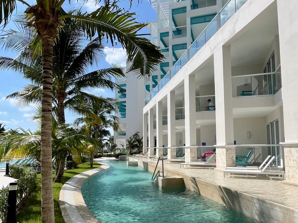 swimup suites with their own pools at Margaritaville in cancun