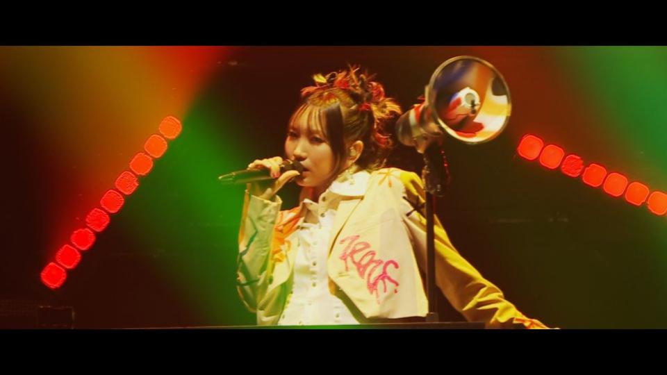 YOASOBI主唱ikura日前在杭州音樂節演出時，聲音狀況似乎出現問題，令粉絲擔心。（翻攝YOASOBI X)