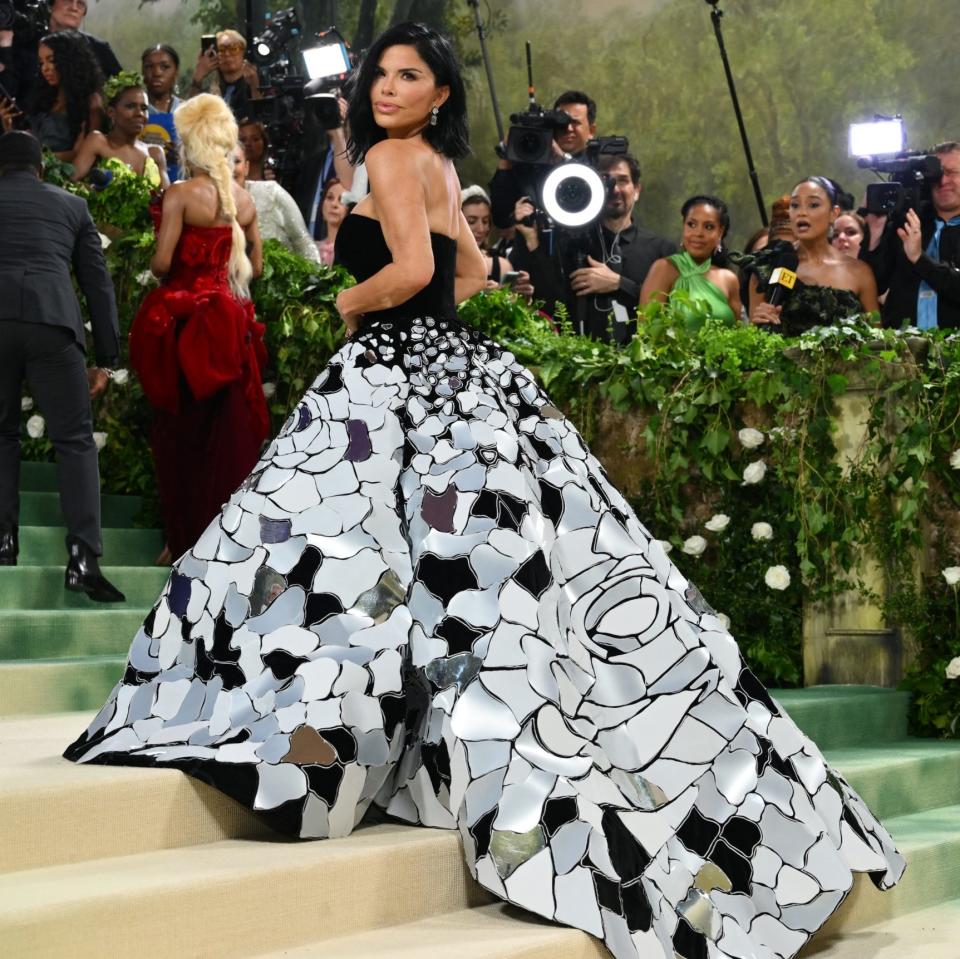 Η Lauren Sanchez φοράει τον Oscar de la Renta στο Met Ball του 2024