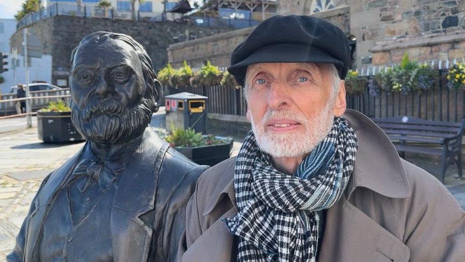  Jean-Baptiste Hugo with Victor Hugo statue