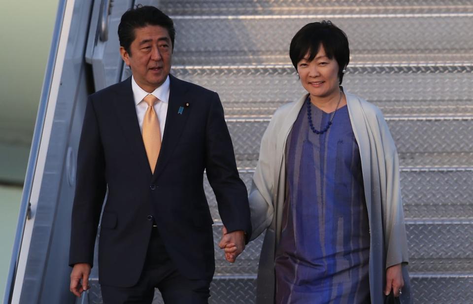 <div class="inline-image__caption"><p>Shinzo Abe and his wife Akie Abe arrive on Air Force One at Palm Beach International airport in 2017. </p></div> <div class="inline-image__credit">Joe Raedle</div>