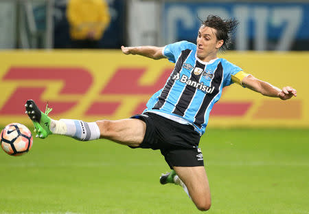 FILE PHOTO: Soccer Football - Copa Libertadores - Brazil's Gremio v Venezuela's Zamora - Arena do Gremio stadium, Porto Alegre, Brazil - 25/5/17 - Geromel of Gremio in action. REUTERS/Edison Vara/File photo