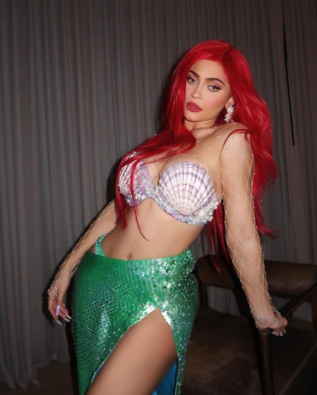 DIY halloween costume of Ariel from The Little Mermaid (seashell