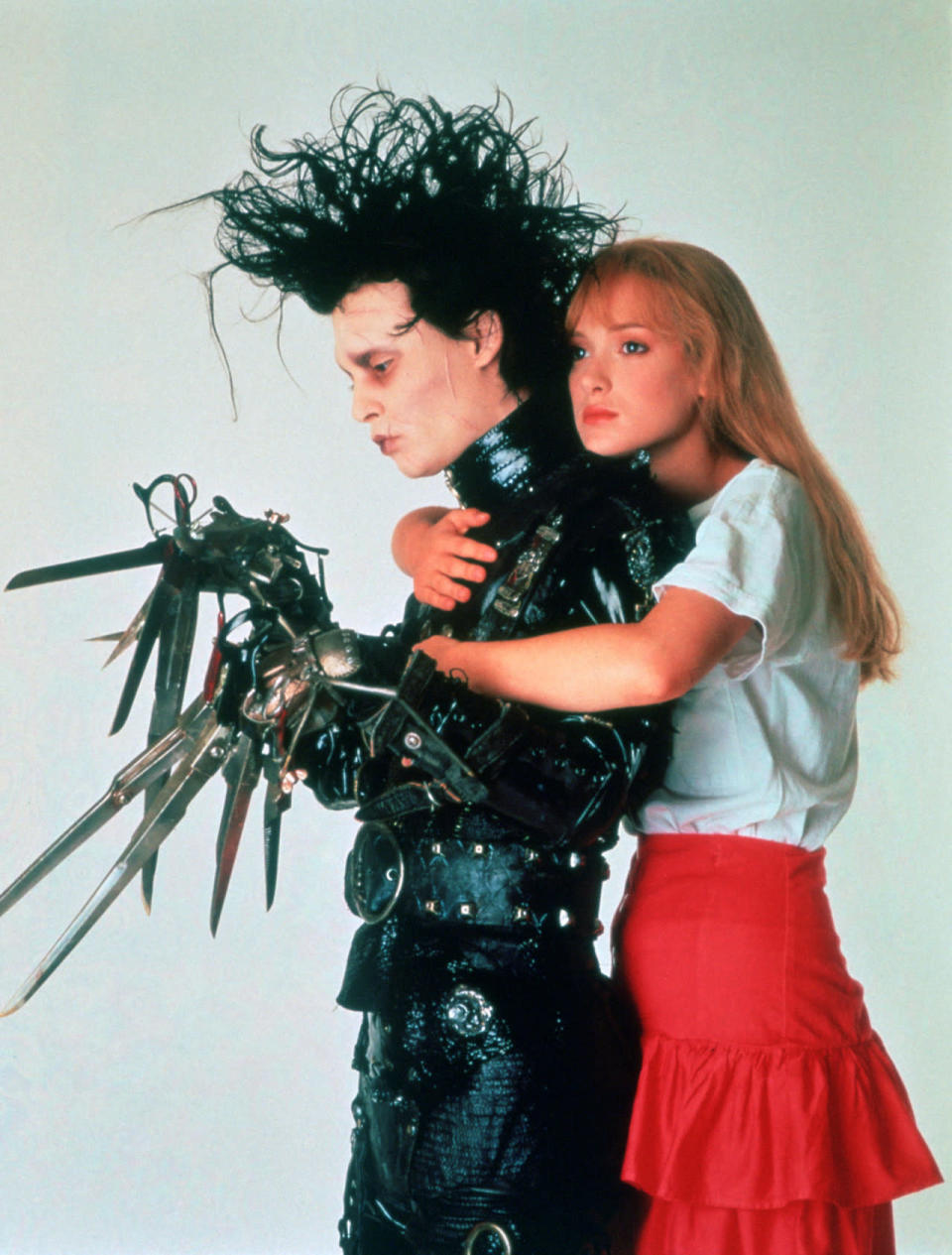 <p>Younger generations — who are either too young or weren’t yet alive to see the 1990 fantasy film when it first came out — may not realize that Winona Ryder (Kim Boggs) and Johnny Depp were dating during the making of ‘Edward Scissorhands.’ “Oh, that’s right! I’d forgotten completely about that,” said Welch when Yahoo Movies mentioned it. </p>