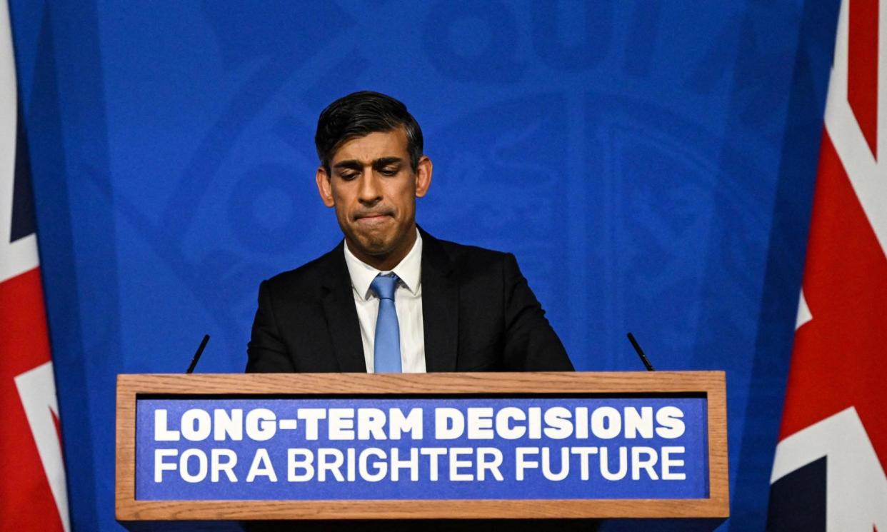 <span>Rishi Sunak making his speech on climate policy last year, which the head of the Climate Change Committee said had left Britain ‘actually trying to recover ground’.</span><span>Photograph: Justin Tallis/AFP/Getty Images</span>