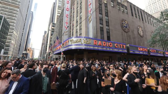 Radio City Music Hall Uses Facial Recognition to Boot Mom From Rockettes  Concert – Because of the Law Firm Where She Works