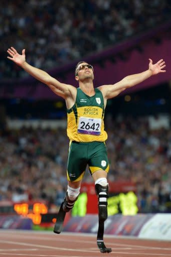 El sudafricano Oscar Pistorius tras cruzar la meta de los 400 metros masculinos