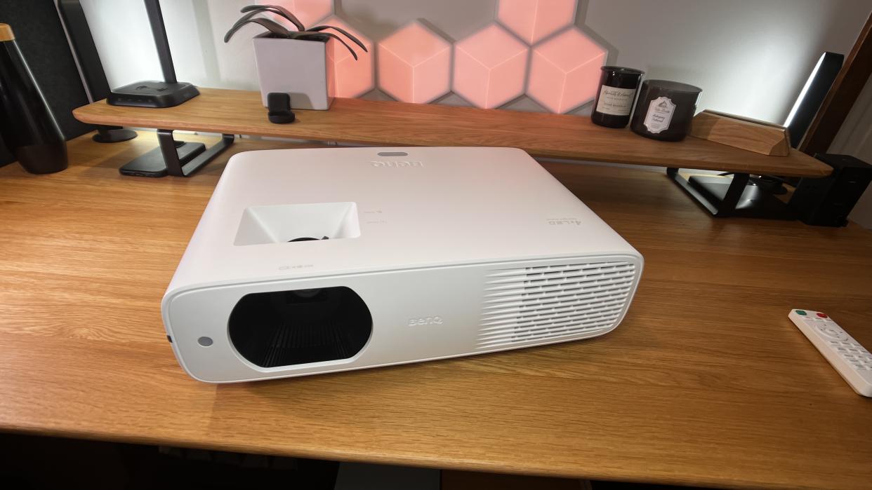  BenQ LH730 Projector 