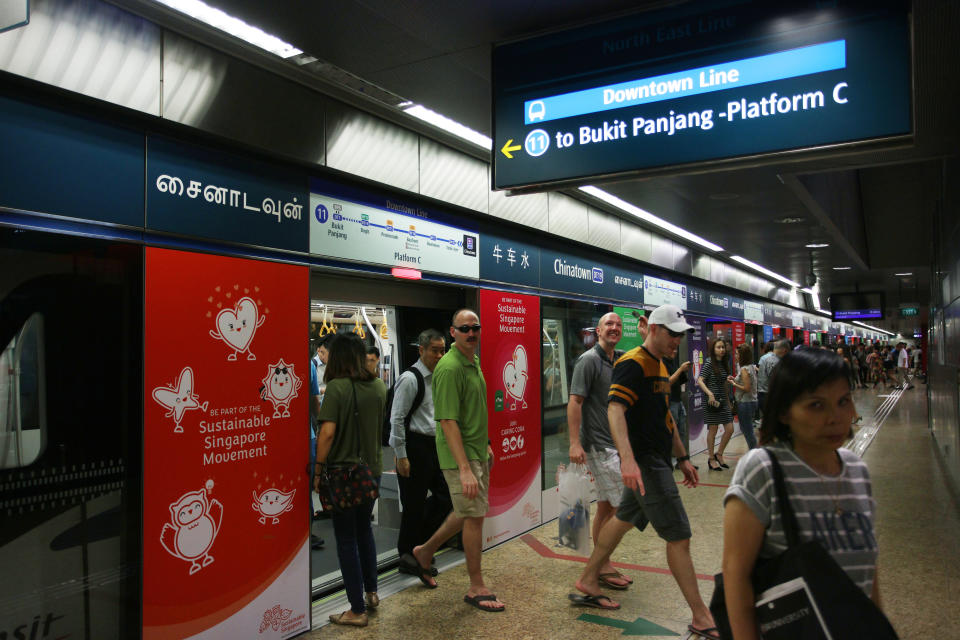 Commuters alighting at Chinatown Station along the Downtown Line. (File photo: Yahoo News Singapore)