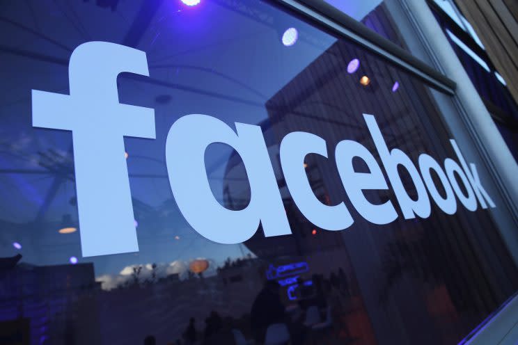 Facebook wird immer wieder vorgeworfen, nicht genug gegen Fake-News und Hasspostings zu unternehmen (Bild: Getty Images)
