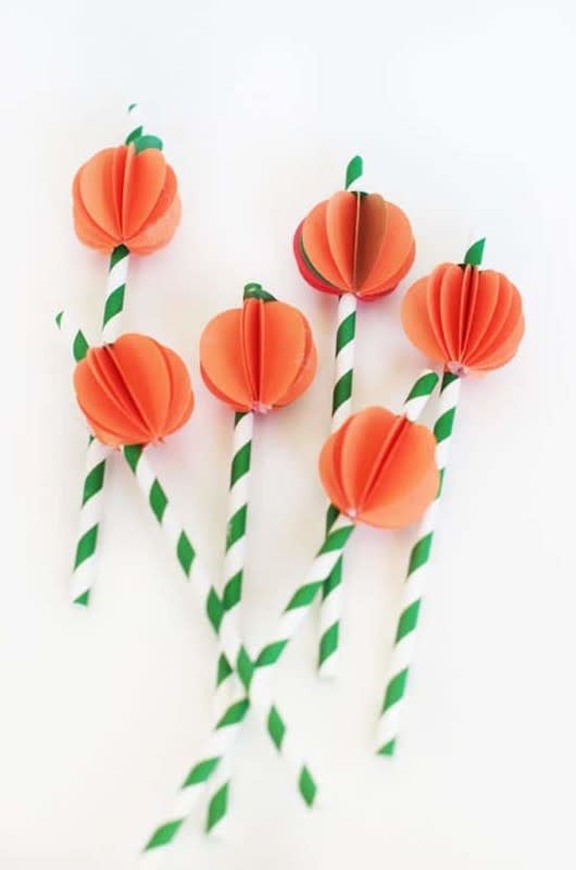 <p>Hello, Wonderful</p><p>These adorable pumpkin straws are a Thanksgiving must. Find them over at <a href="https://www.hellowonderful.co/post/fall-paper-pumpkin-straw-toppers/" rel="nofollow noopener" target="_blank" data-ylk="slk:Hello, Wonderful;elm:context_link;itc:0;sec:content-canvas" class="link "><em>Hello, Wonderful</em></a>.</p>