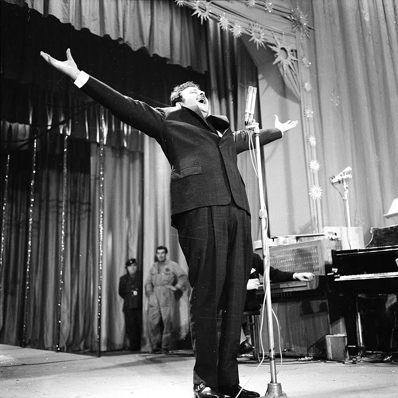 Domenico Modugno en los ensayos del X Festival de San Remo, 1960.