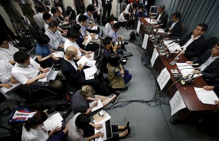 The Chairman of the Japanese Association of Zoos and Aquariums, Kazutoshi Arai (2nd R), attends a news conference at the Ministry of the Environment in Tokyo May 20, 2015. Japan's association of zoos and aquariums said on Wednesday it will stop buying dolphins taken in a controversial hunt made famous in an Oscar-winning documentary, possibly raising pressure to halt the annual event Japan says is a tradition. REUTERS/Yuya Shino