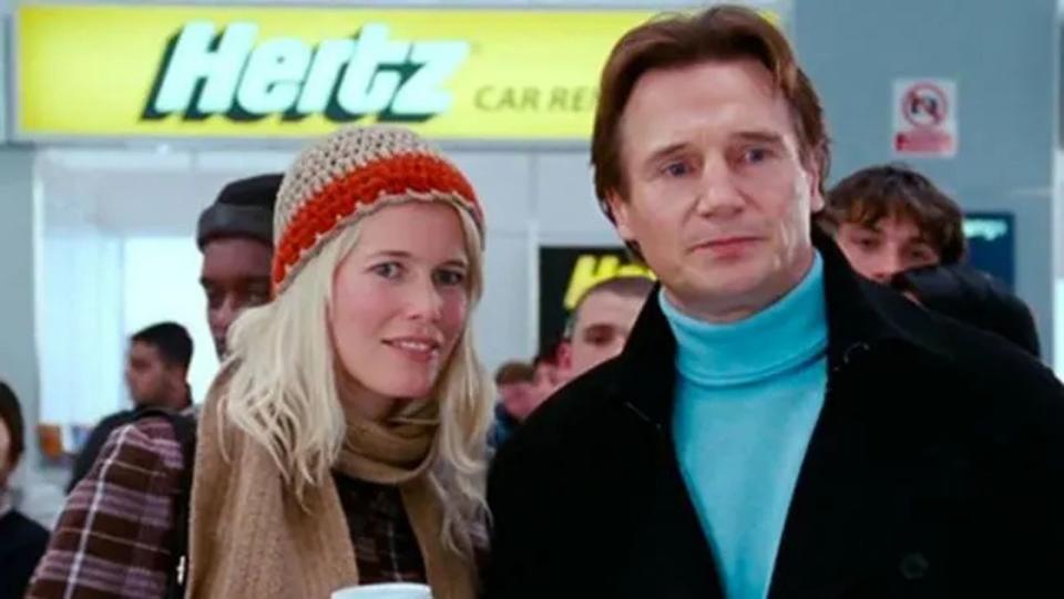 Obwohl sie seit 2002 mit dem britischen Regisseur Matthew Vaughn ("Kingsman", "Argylle") verheiratet ist, beschränkte sich Claudia Schiffer auf Gastrollen: In "Richie Rich" (1994) spielte sie eine Aerobic-Trainerin, hatte eine Rolle im Ensemble-Film "Black and White" (1999) und war im Weihnachtsfilmklassiker "Tatsächlich ... Liebe" (Bild, 2003) als neue Flamme von Liam Neeson zu sehen. (Bild: Universal Pictures)