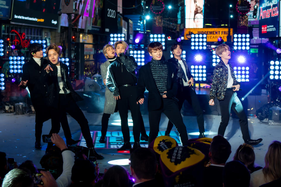 NEW YORK, NEW YORK - DECEMBER 31: BTS performs during the Times Square New Year's Eve 2020 Celebration on December 31, 2019 in New York City. (Photo by Michael Stewart/WireImage,)