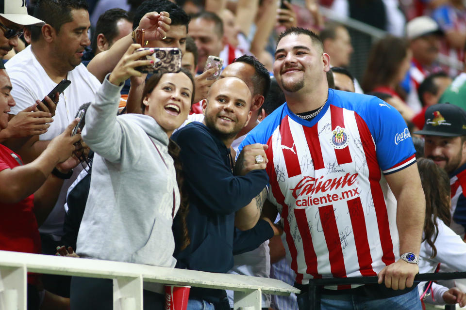 ZAPOPAN, MEXICO - SEPTEMBER 24: Andy Ruiz Jr poses with fans of Chivas during the 11th round match between Chivas and Pachuca as part of the Torneo Apertura 2019 Liga MX at Akron Stadium on September 24, 2019 in Zapopan, Mexico. (Photo by Alfredo Moya/Jam Media/Getty Images)