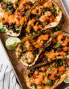 <p>Avec leur sauce à la noix de cajou, ces tacos végétariens au chou-fleur ont tout bon. </p><p>Découvrir la recette <a href="https://playswellwithbutter.com/roasted-sweet-potato-cauliflower-tacos/" rel="nofollow noopener" target="_blank" data-ylk="slk:ici;elm:context_link;itc:0;sec:content-canvas" class="link ">ici</a></p><br>