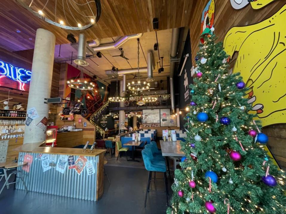 Daily Echo: Vianočný stromček vo vnútri bluesovej udiarne