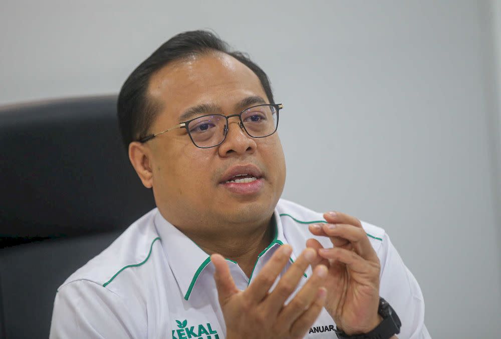 Perak Mentri Besar Incorporated (MB Inc) chief executive officer Anuar Zainal Abidin speaking to the press at the Perak Techno Trade Centre in Ipoh, September 20, 2021. — Picture by Farhan Najib