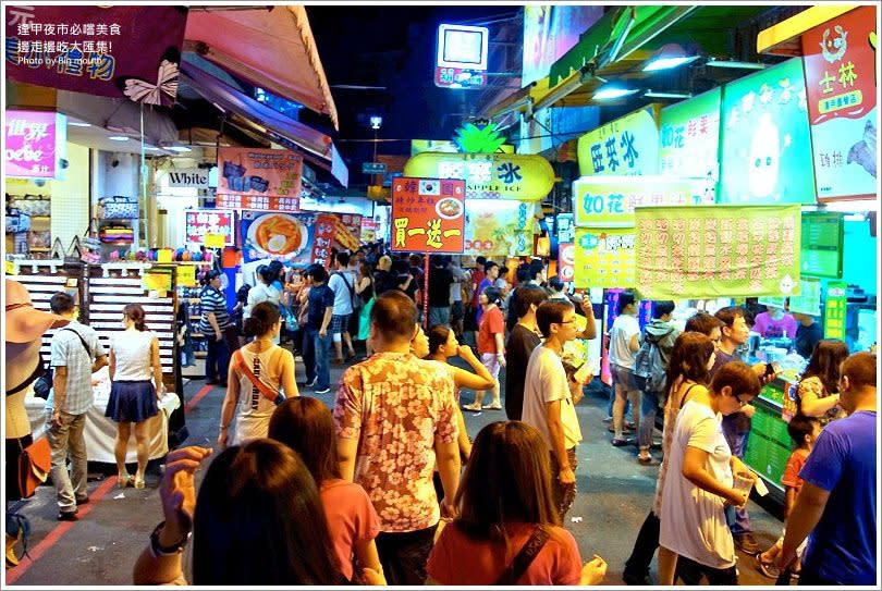 【台中美食】逢甲夜市邊走邊吃大匯集！13家推薦懶人包攻略、8家逢甲周邊住宿資訊