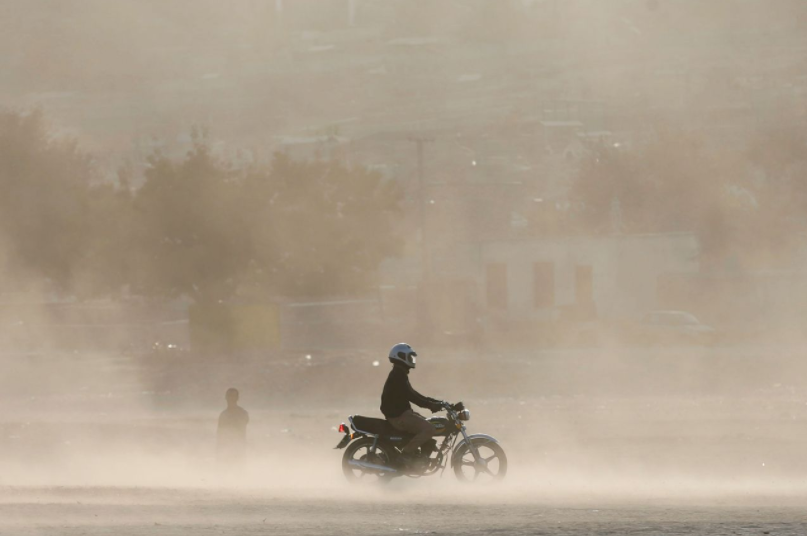 Mit dem Motorrad durch den Sandsturm