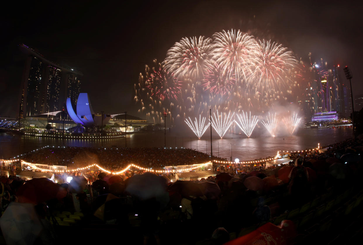 Fireworks light up Marina Bay on 1 January 2018. (Photo: Reuters/Edgar Su)