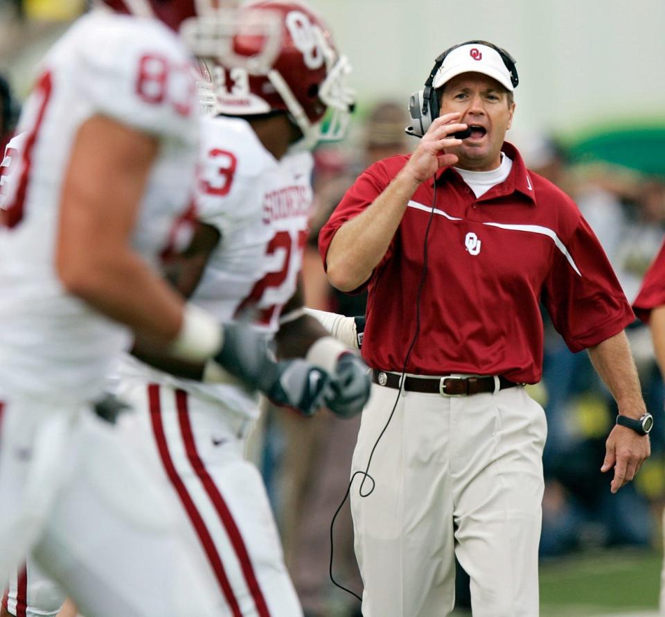 OU coach Bob Stoops yells at his players as they take against Oregon in 2006.

jump2