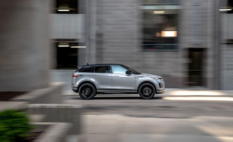 <p>Fuel economy for the Evoque P300 is decent. We managed 27 mpg on our 75-mph highway test loop, beating its EPA highway estimate by 1 mpg.</p>