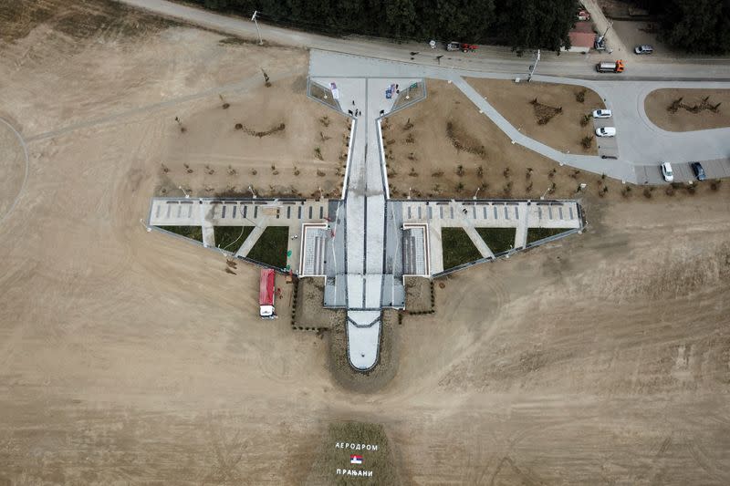 Serbia inaugurates monument to allied airlift operation during World War Two