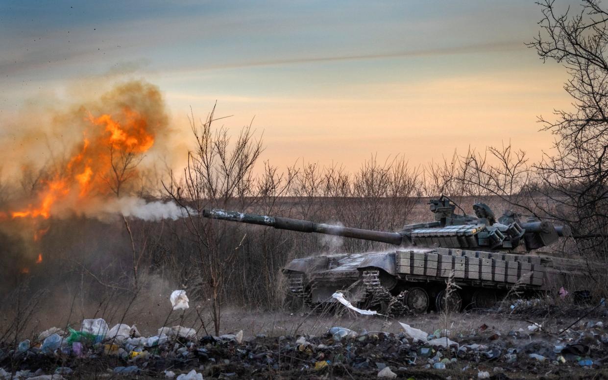 A Ukrainian tank of the 17th tank brigade fires at the Russian positions in Chasiv Yar