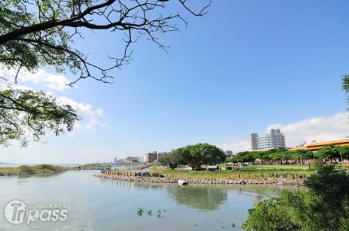 園區一隅，可以未曾嘗試的視角欣賞淡水河口美景。（攝影／MOOK景點家旅遊生活網陳冠鑫）