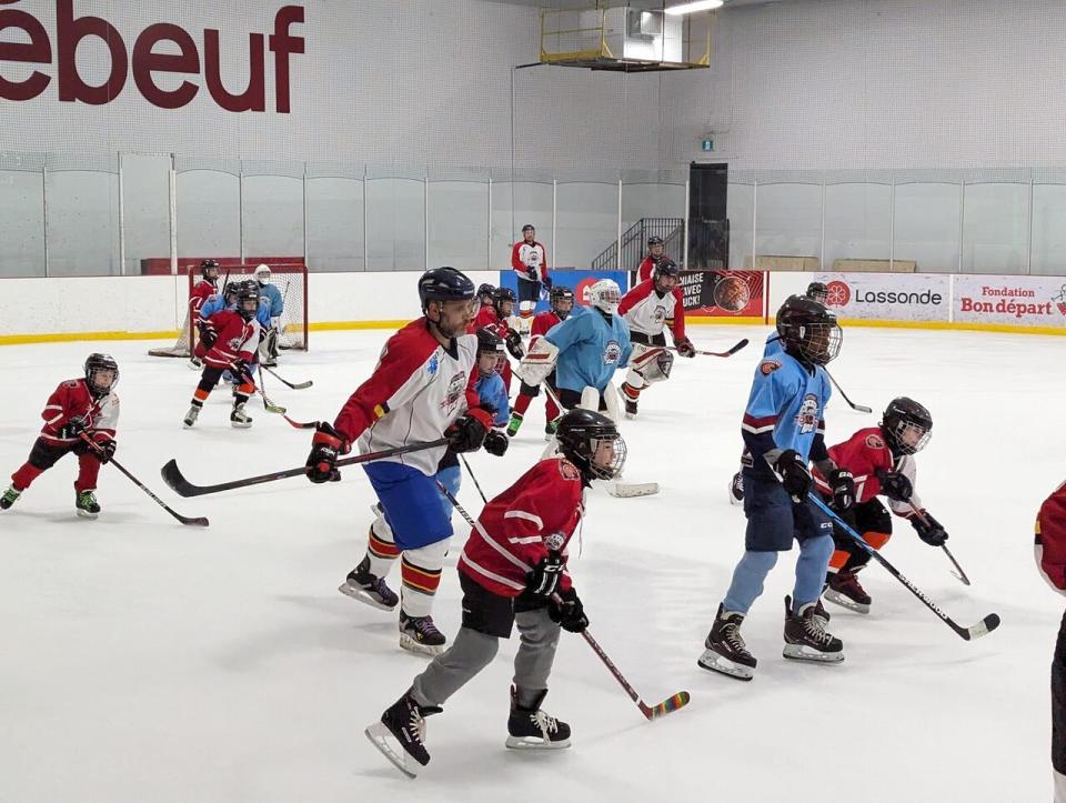 This season, the program was able to find ice time for its players at  Collège Jean-de-Brébeuf. 