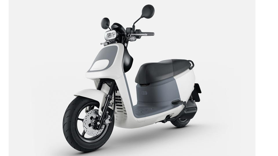 圖／2022 Gogoro Viva XL Keyless延續家族獨特膠囊風格，車身大量運用100%環保可回收PP材質，透過Gogoro獨家調色技術，兼具美觀、實用、耐用等多項特點。