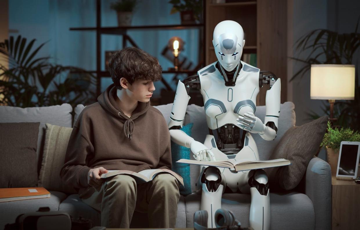 <a href="https://www.shutterstock.com/es/image-photo/innovative-ai-robot-tutor-helping-teenage-2275690227" rel="nofollow noopener" target="_blank" data-ylk="slk:Stock-Asso/Shutterstock;elm:context_link;itc:0;sec:content-canvas" class="link ">Stock-Asso/Shutterstock</a>