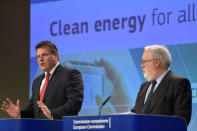 European Commission Vice-President Maros Sefcovic (L) and Commissioner Miguel Arias Canete hold a news conference on Clean Energy package in Brussels, Belgium November 30, 2016. REUTERS/Eric Vidal