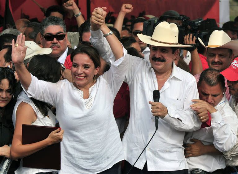 Xiomara Castro, junto a Zelaya, que ganó protagonismo en la campaña 