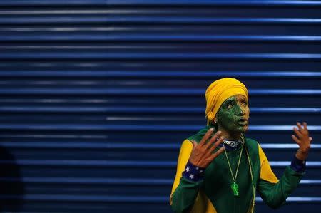 A woman protests against Brazil's President Dilma Rousseff, calling for her impeachment, at Paulista avenue in Sao Paulo, Brazil, May 11, 2016. REUTERS/Roosevelt Cassio