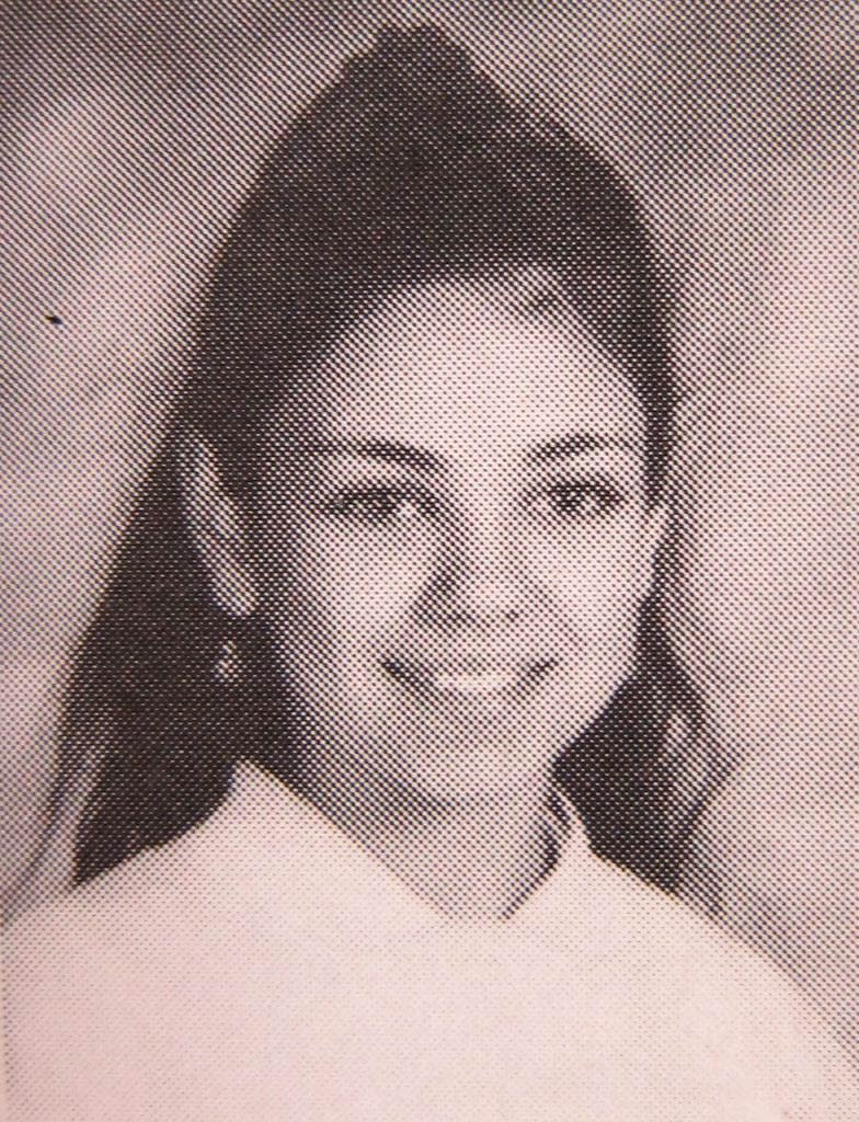 Though this actress attended middle school in Los Angeles in the late '90s, her big break came playing a student from a very different generation. (Credit: Seth Poppel/Yearbook Library)