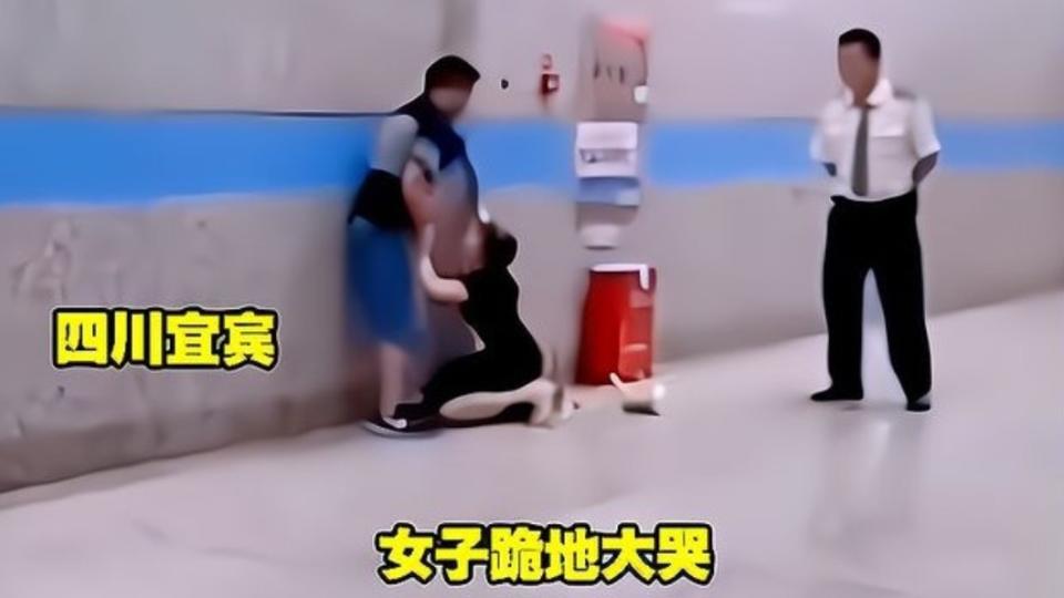 女生不滿男生因為聘金問題提分手，在地鐵站哭喊。（圖／翻攝自《網易新聞》）