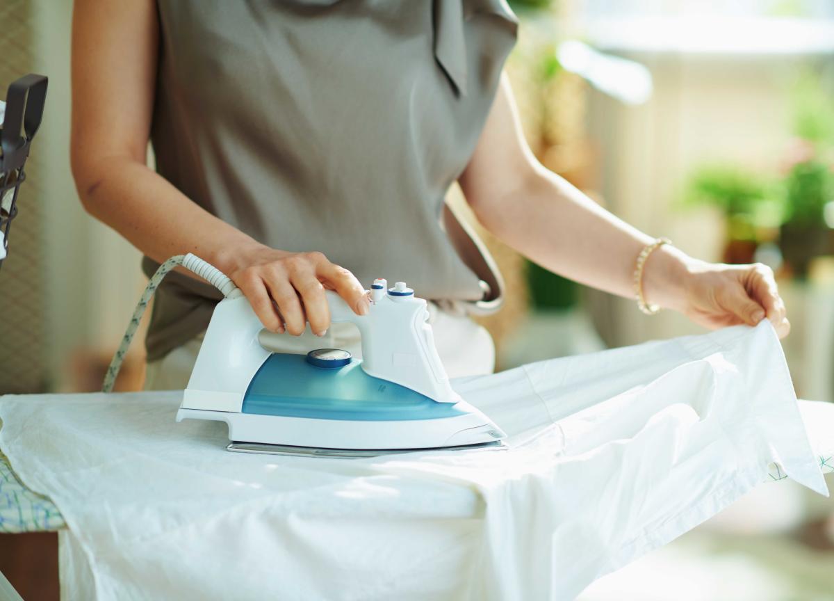 Let's wear Crispy Clothes with One Swipe of a Steam Iron