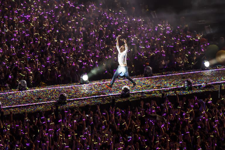 El despliegue escénico de Coldplay y la novedosa tecnología que usa para permitir que el público participe del recital es otro de los atractivos para quienes no van frecuentemente a grandes shows de estadio