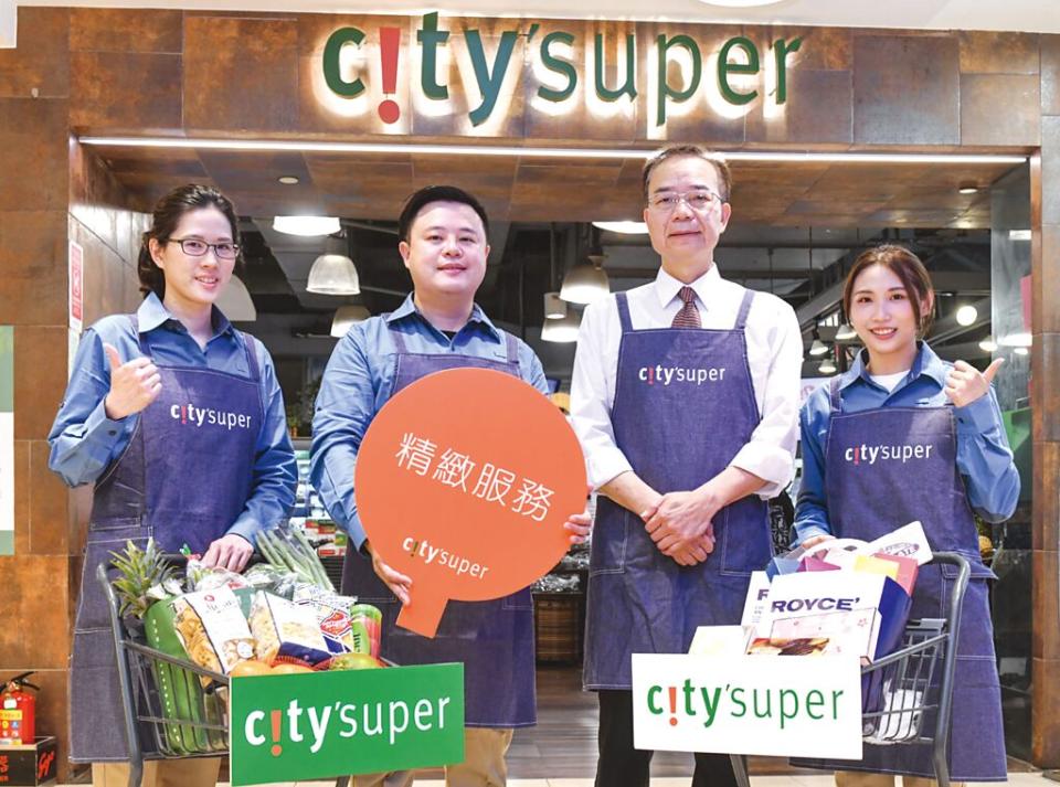 city'super營運長劉朝雄（右二）創造獨特市場定位，在疫後新常態建立快速採買、多元消費、社群團購、外送等全通路新商模。圖／王德為