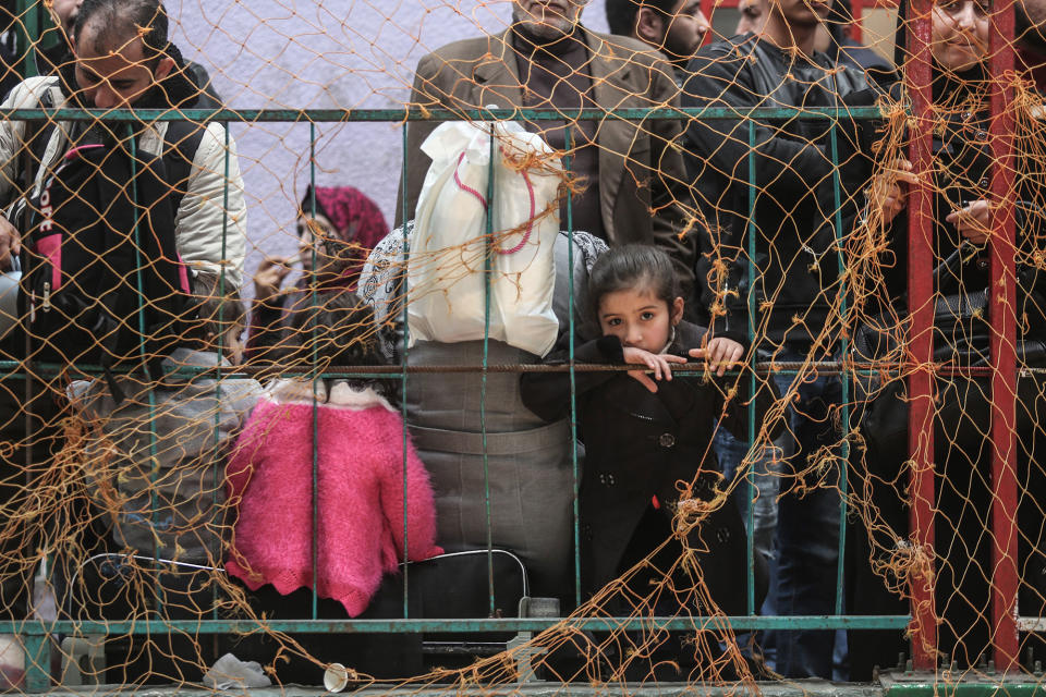 Thousands of Palestinians crowd the Gaza Rafah border crossing with Egypt