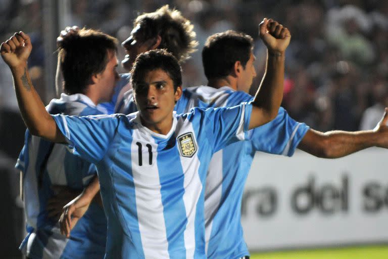 Cristian Chávez festeja el primer gol argentino